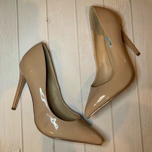 Nude Steve Madden pump